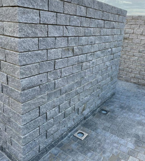 Mur Monolith Grey